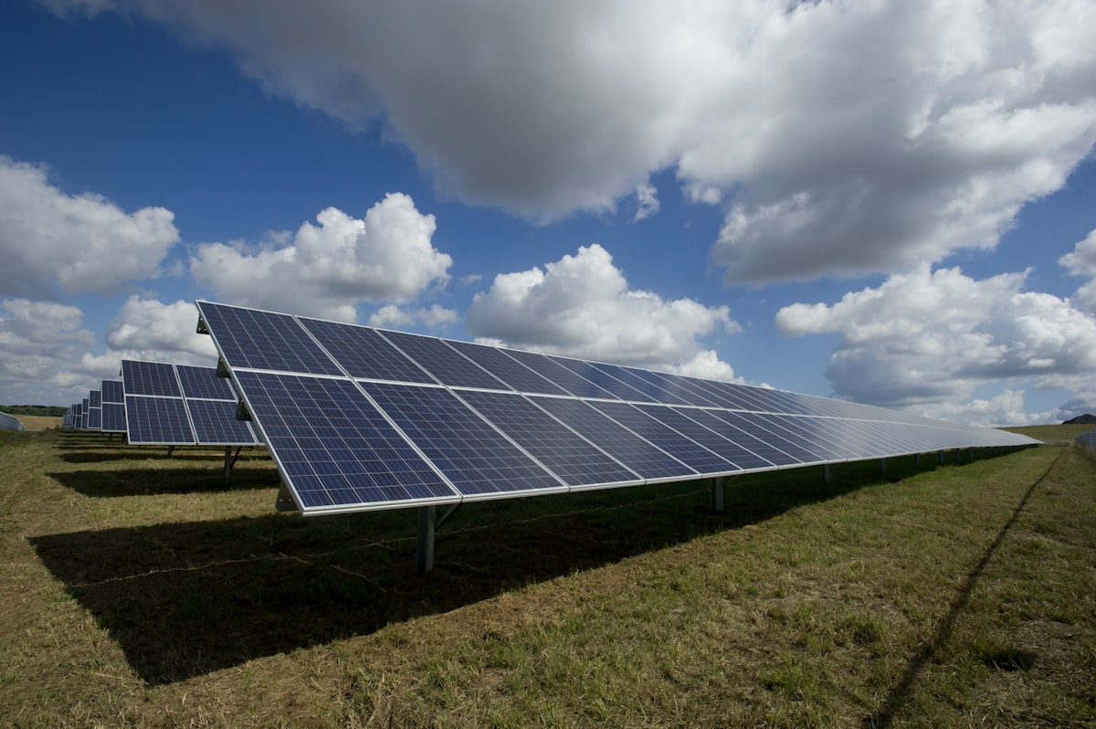 Champ de panneaux solaires